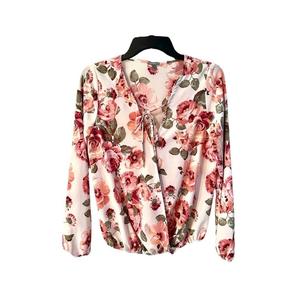 CHARLOTTE RUSSE, WOMENS FLORAL PRINT BLOUSE. V-NECK WITH STRING TIE. SIZE S